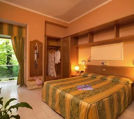 ホテル Argentina & フィウッジ